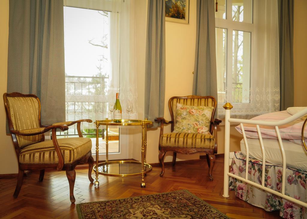 Willa Elysium Bed & Breakfast Ladek-Zdroj Ruang foto