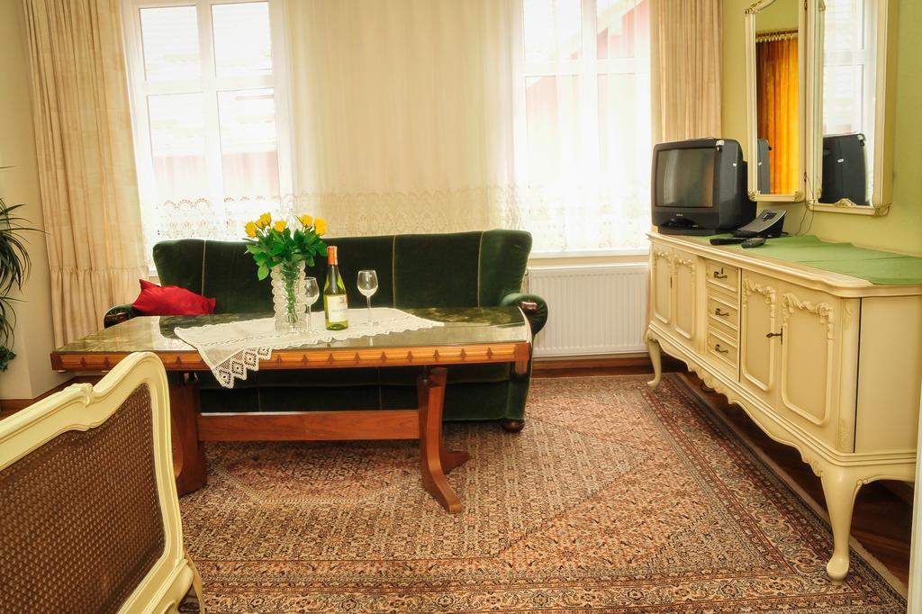 Willa Elysium Bed & Breakfast Ladek-Zdroj Ruang foto